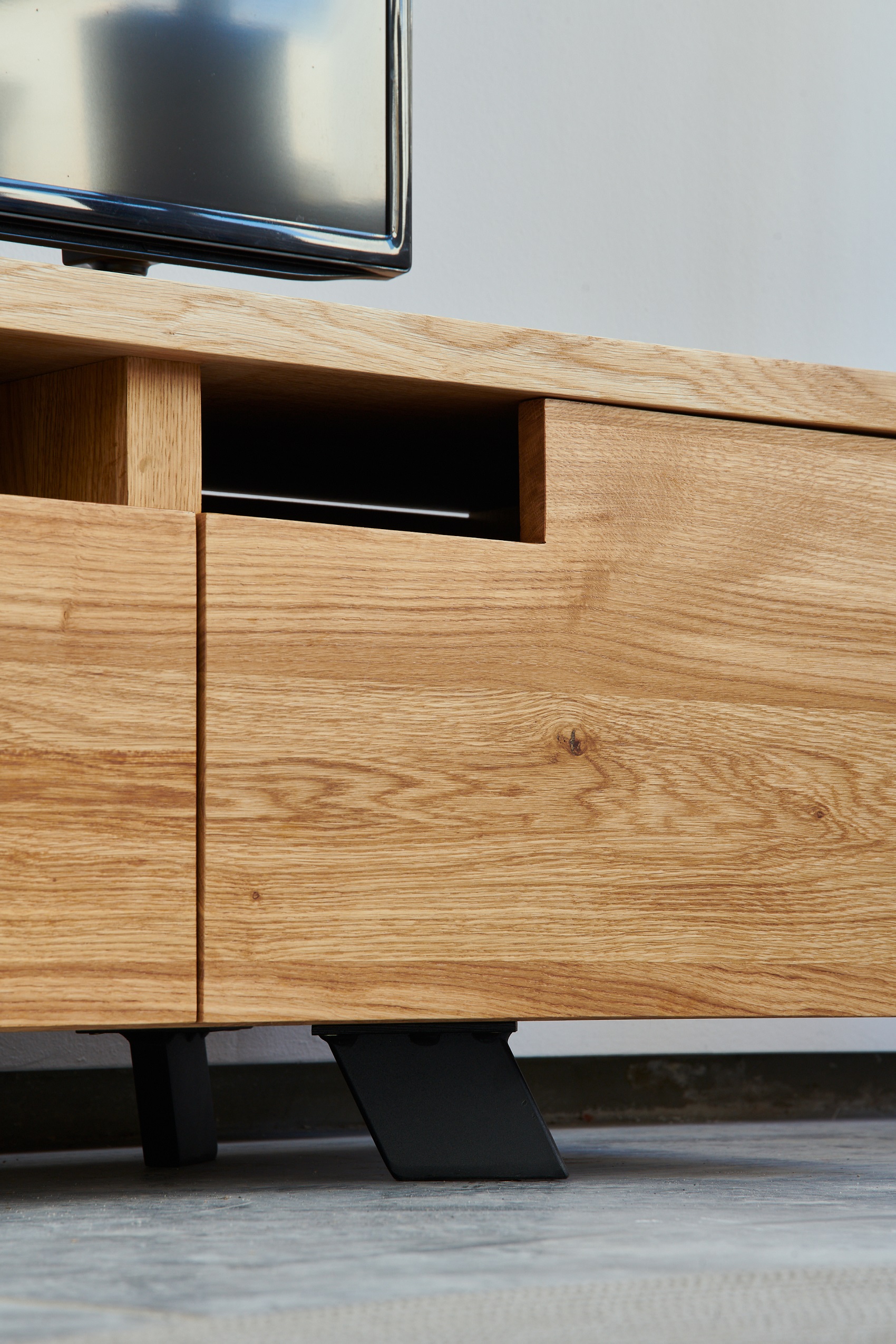 Konsola dębowa RTV COPENHAGEN - nowoczesna elegancja 4 Konsola dębowa RTV COPENHAGEN - nowoczesna elegancja - obrazek 4